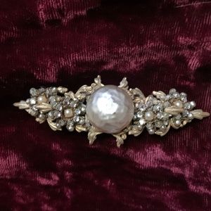Vintage Miriam Haskell Baroque faux pearl and rhinestone filagree brooch,